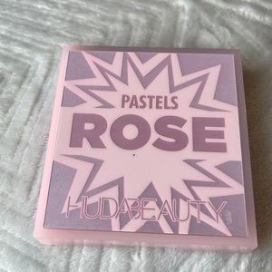 Huda Beauty Rose Pastels Palette
